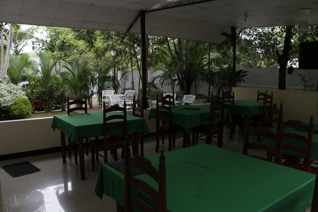 French Garden Tourist Rest Hotel Anuradhapura Kültér fotó